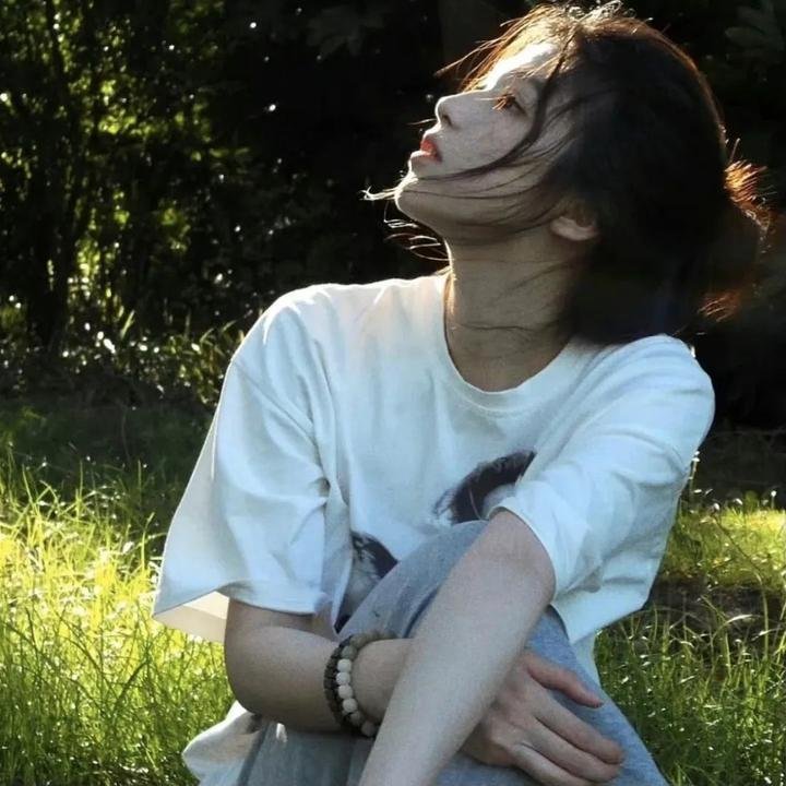 一杯咖啡与新穿的鞋子
